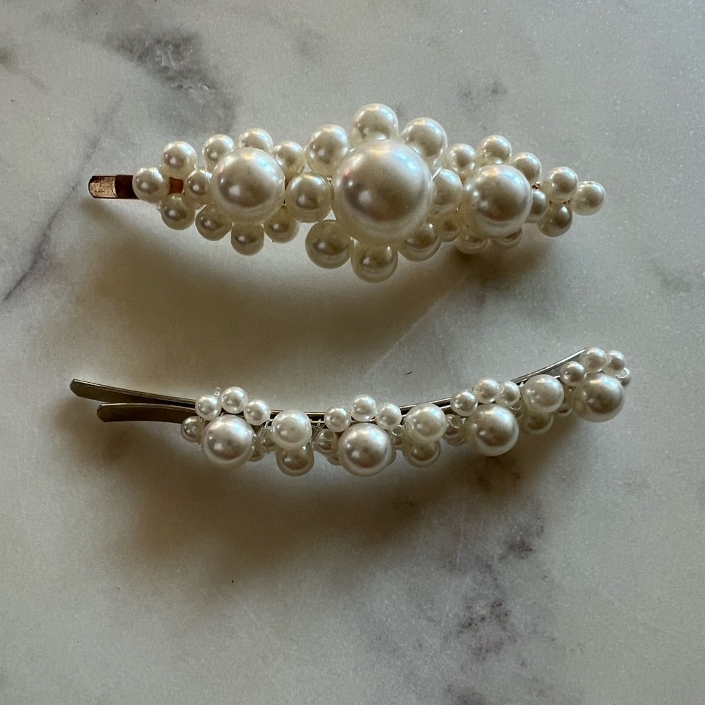 Set of Pearl hair clips